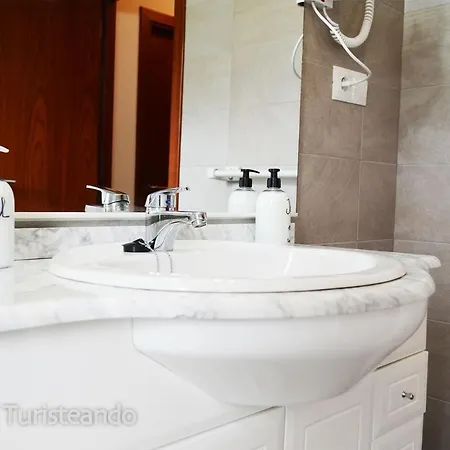 Tina Mayor: Amplio Jardin Y Tranquilidad Muy Cerca De La Playa Hébergement de vacances Pesués