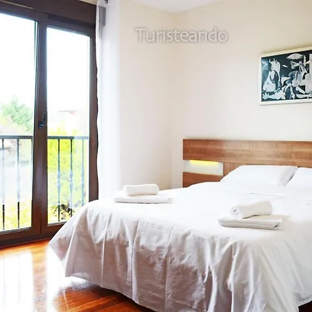 Tina Mayor: Amplio Jardin Y Tranquilidad Muy Cerca De La Playa Hébergement de vacances Pesués