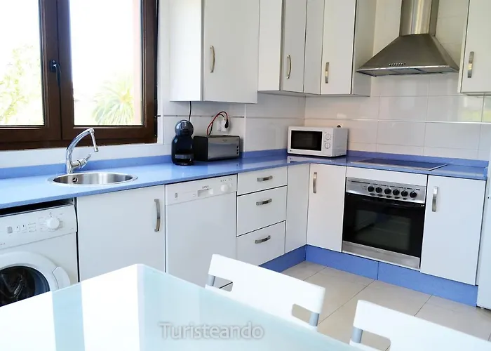 Tina Mayor: Amplio Jardin Y Tranquilidad Muy Cerca De La Playa Hébergement de vacances