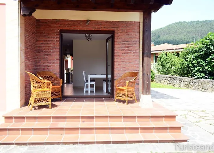 Tina Mayor: Amplio Jardin Y Tranquilidad Muy Cerca De La Playa