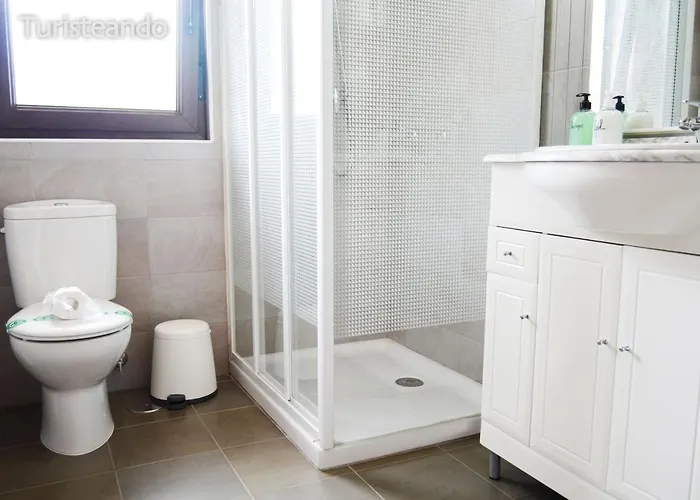 Tina Mayor: Amplio Jardin Y Tranquilidad Muy Cerca De La Playa * Pesués