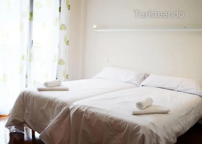 Tina Mayor: Amplio Jardin Y Tranquilidad Muy Cerca De La Playa