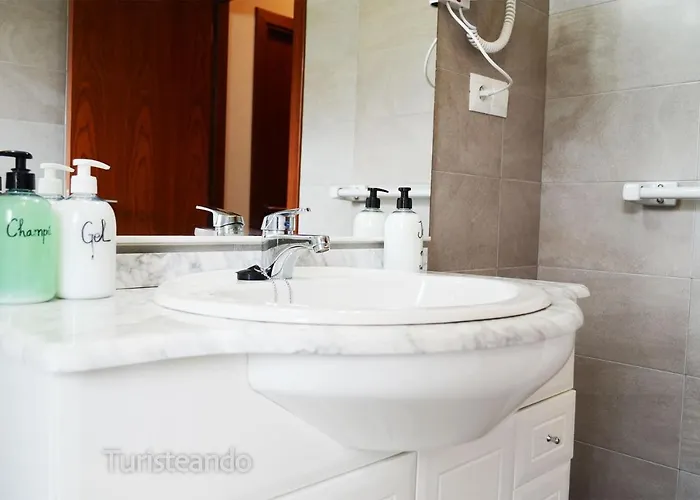 Tina Mayor: Amplio Jardin Y Tranquilidad Muy Cerca De La Playa Hébergement de vacances Pesués