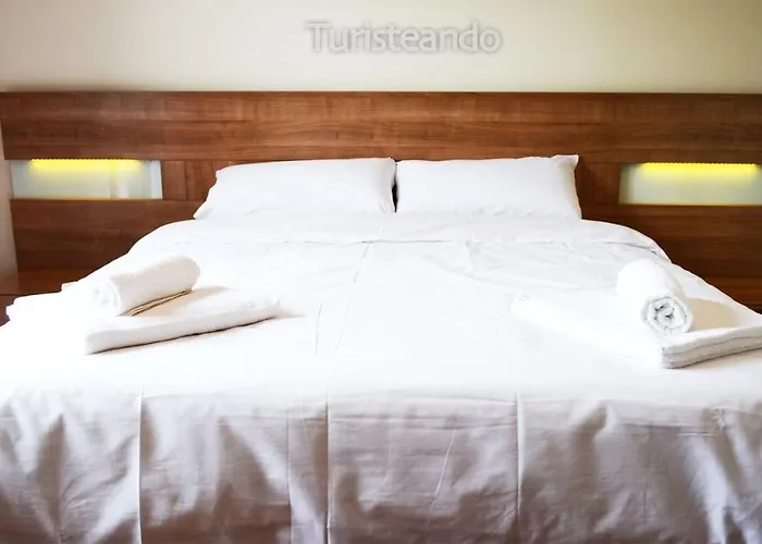 Tina Mayor: Amplio Jardin Y Tranquilidad Muy Cerca De La Playa