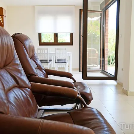 Tina Mayor: Amplio Jardín Y Tranquilidad Muy Cerca De La Playa Casa de Férias *