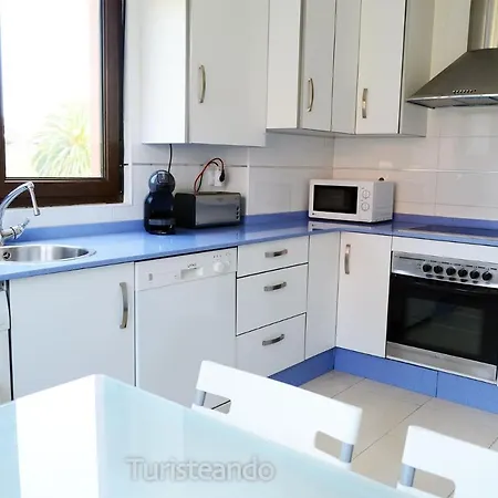 Tina Mayor: Amplio Jardín Y Tranquilidad Muy Cerca De La Playa Casa de Férias