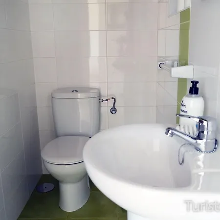 Tina Mayor: Amplio Jardín Y Tranquilidad Muy Cerca De La Playa Casa de Férias